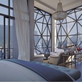 A transformação de um antigo silo em hotel de luxo com quartos em forma de “bolha” de vidro