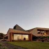 Casas de sonho: Esta mansão de madeira é muito mais do que possas imaginar 