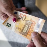 Nova nota de 50 euros já está a circular e é menos falsificável