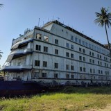 Um hotel abandonado em forma de cruzeiro fantasma