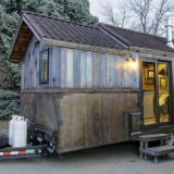 Uma minicasa com rodas com uma decoração interior que te vai surpreender