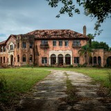 Com 440.000 euros podes comprar esta mansão fantasma na Florida