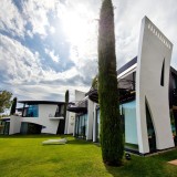 Esta impressionante casa em forma de barco está à venda