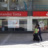 Casas de bancos: 124 imóveis do Santander Totta vendidos em leilão por oito milhões