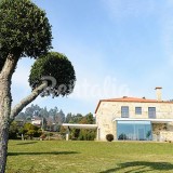 Casas de fim de semana: “Fugir” do calor numa casa rural com piscina em Ponte de Lima