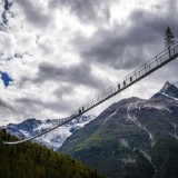 Só para valentes: é a ponte em suspensão mais longa do planeta e tem um fundo transparente