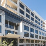 Há um edifício de escritórios disponível em Miraflores com oito pisos e quase 5.000 m2