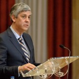 Portugal deverá crescer 2% ao ano durante os próximos cinco anos, diz Centeno