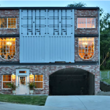 Os proprietários desta casa pré-fabricada com contentores vivem tranquilos e... sem empréstimos