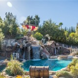 Esta casa tem um parque de diversões privado e está à venda por 4,7 milhões