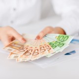 Privados voltam a receber subsídios de Natal e de férias por inteiro em 2018