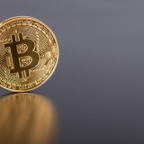 Bitcoin vira moda: a criptomoeda já ultrapassou os 10.000 dólares
