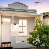 Uma casa antiga (e pequena)... que esconde uma verdadeira surpresa no seu interior