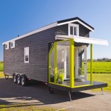 Esta minicasa sobre rodas foi personalizada pela Mint Tiny House Company
