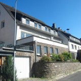 As humildes casas escondem um bunker