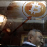 Clientes do Santander impedidos de receber montantes investidos em moedas virtuais 