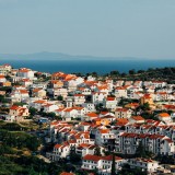 Construir ou reabilitar? Autarquias querem casas novas, Governo aposta na recuperação