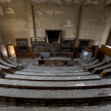 Uma sala de aula ao abandono 