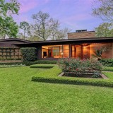 A mansão tem 270 m2 e está localizada em Houston, no Texas (EUA)