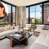 A casa está localizada num edifício na Steiner East Village