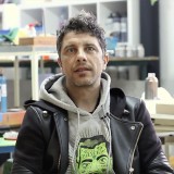Ismael Iglesias, o artista que usa colchões abandonados para fazer denúncias sociais