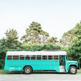 Um antigo autocarro da prisão transformado numa casa móvel cheia de encanto