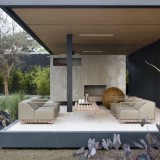 Esta moderna casa pré-fabricada foi construída com materiais reciclados num só mês