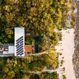 A casa 'esconde-se' na floresta