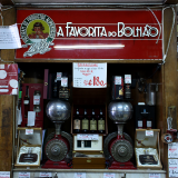 Porto reconheceu 75 lojas “históricas”: 62 já receberam a placa das mãos de Rui Moreira
