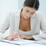 Quanto ganhas depois do IRS, descontos e outros? Esta calculadora pode ajudar-te