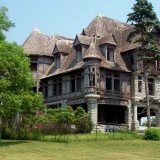 A casa está abandonada há 70 anos