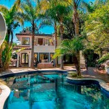 Jessica Alba coloca à venda a mansão de Beverly Hills por 5,5 milhões de euros