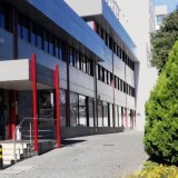 Há um imóvel com 5.200 m2 à procura de novos donos em Carnaxide 