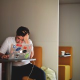 Excesso de trabalho e stress contínuo? Como evitar a síndrome de burnout