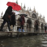 “Maré alta” em Veneza: os estragos de uma das piores inundações em 60 anos
