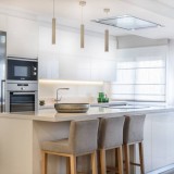 Cozinhas brancas: por que é que toda a gente as quer (e adora)