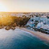 AL no Algarve gera 981,5 milhões - mais de metade das unidades está em Albufeira, Loulé e Portimão
