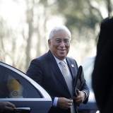 Lay-off simplificado em vigor por mais tempo: Marcelo sugere e Costa deixa a porta aberta