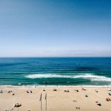 Verão no pós-covid: ir à praia e dar um mergulho? Guia para cumprir as regras e estar em segurança