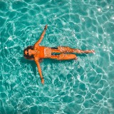 Piscinas ao ar livre e praias fluviais em tempos de Covid-19: regras para mergulhar em segurança