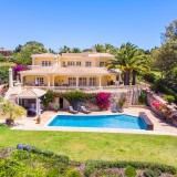 Portugueses “piscam o olho” a casas de luxo no Algarve em plena pandemia