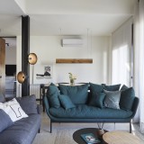 Ideias de decoração: como misturar madeira e tons arrojados para criar uma casa com personalidade