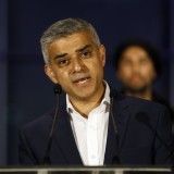 Autarca de Londres pede congelamento das rendas para evitar despejos em massa