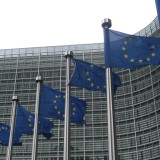 Bruxelas apresenta proposta legislativa para “salários mínimos adequados” na UE
