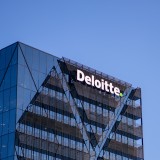 Deloitte fecha quatro escritórios no Reino Unido e põe 500 pessoas em teletrabalho permanente