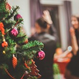 Como organizar uma festa de Natal virtual com a família e amigos