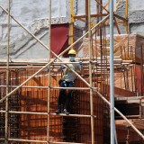 Custos de construção da habitação nova continuam a subir, mas menos