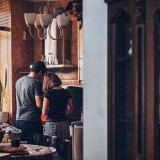 Partilhar a casa (ou um espaço) na pandemia: pistas para sobreviver ao confinamento