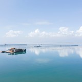 Um espetacular alojamento flutuante na China para estar isolado de tudo