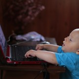 Apoio aos pais em teletrabalho: as datas em que as empresas têm de entregar os pedidos